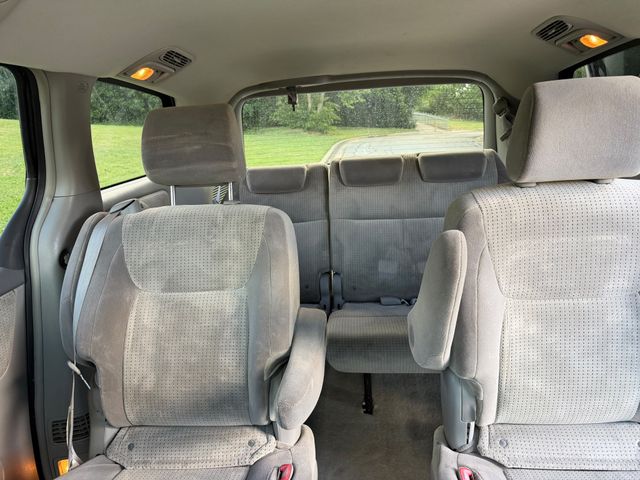 2007 Toyota Sienna LE FWD 8-Passenger Seating