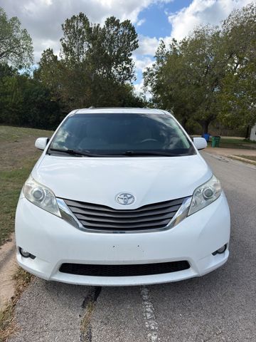 2011 Toyota Sienna XLE Mobility Access 7-Pass V6