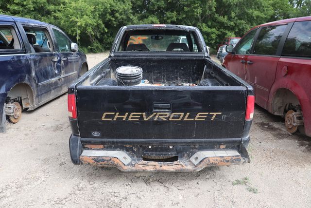1995 Chevrolet S10 Pickup LS Ext. Cab Short Bed 2WD