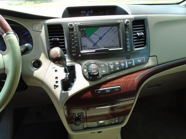 2014 Toyota Sienna XLE FWD 8-Passenger V6