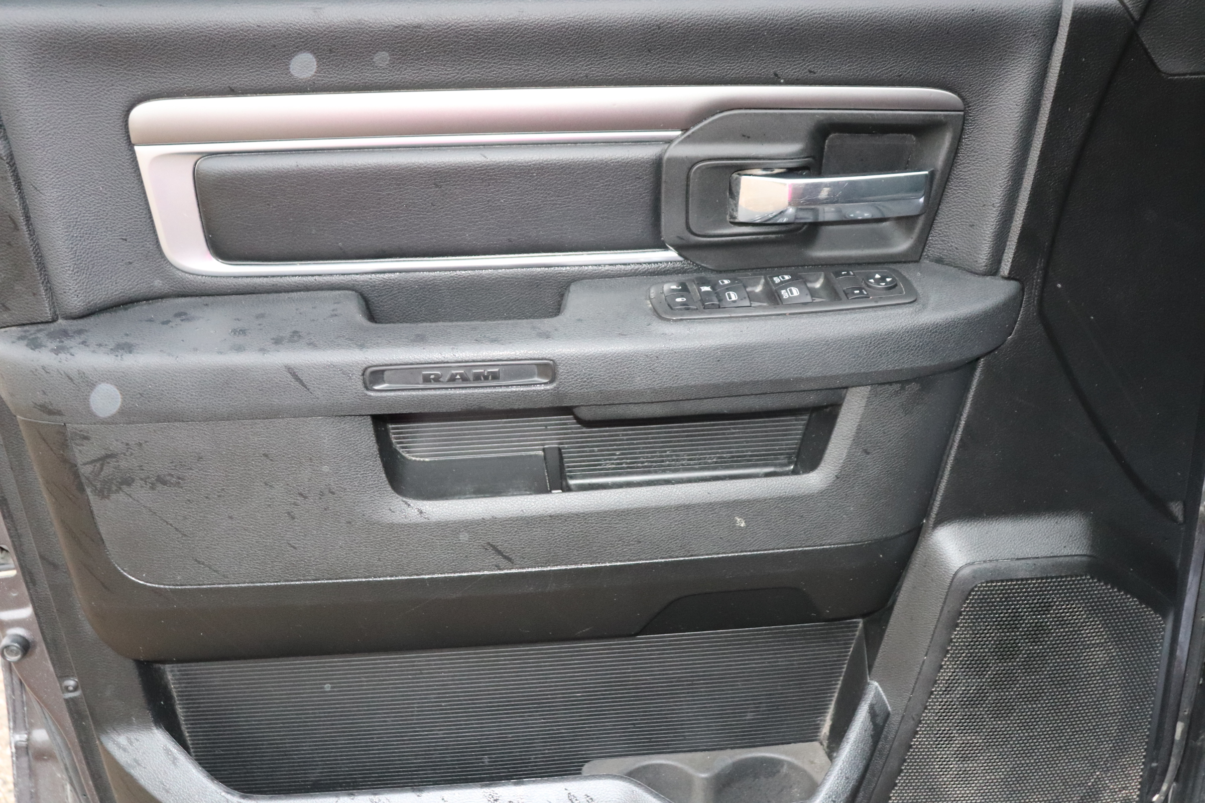 2022 RAM 1500 Classic (R)(Z+)(6) Tradesman Crew Cab SWB 4WD - 10