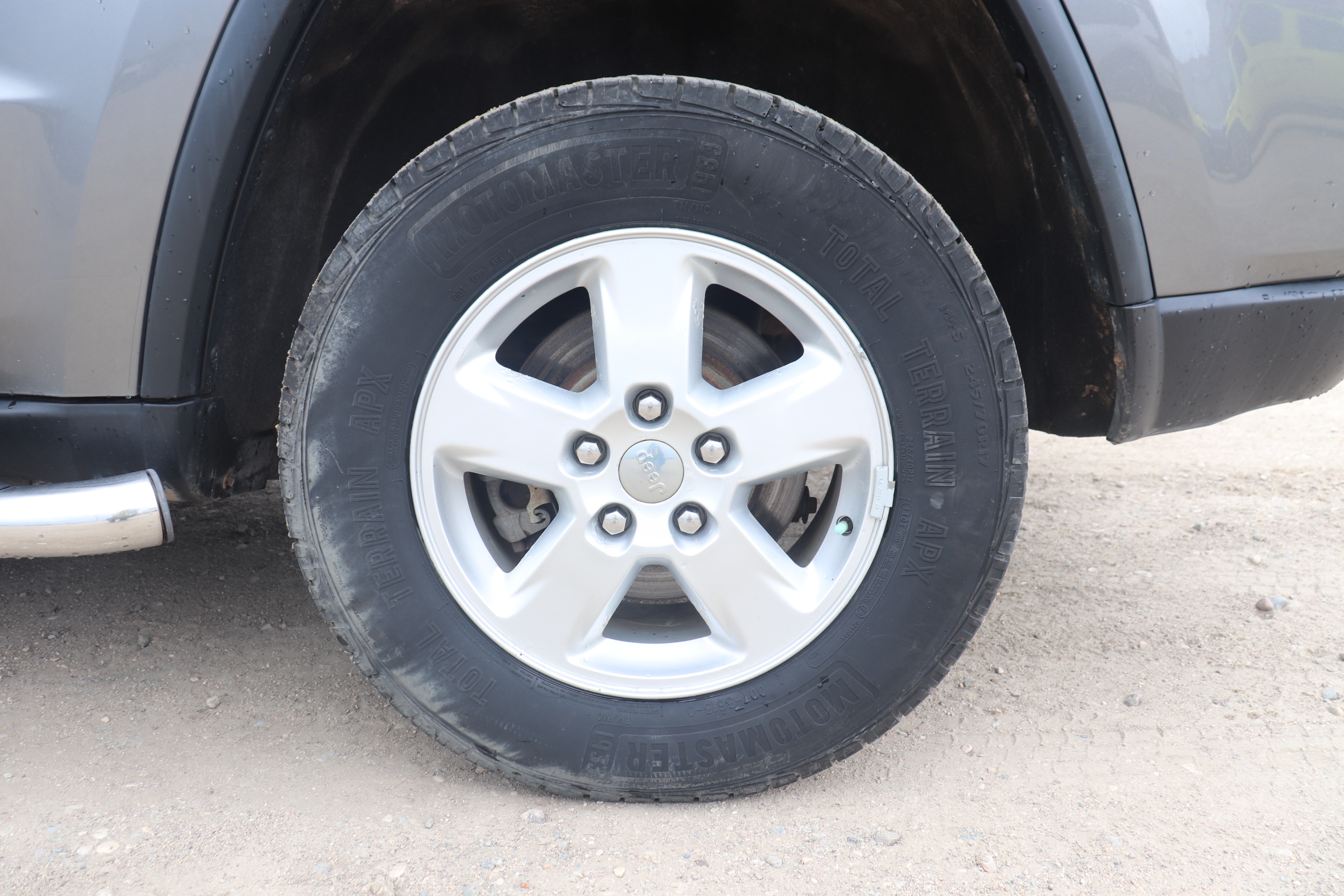 2012 Jeep Grand Cherokee (R)(G)(5) Laredo 4WD - 14