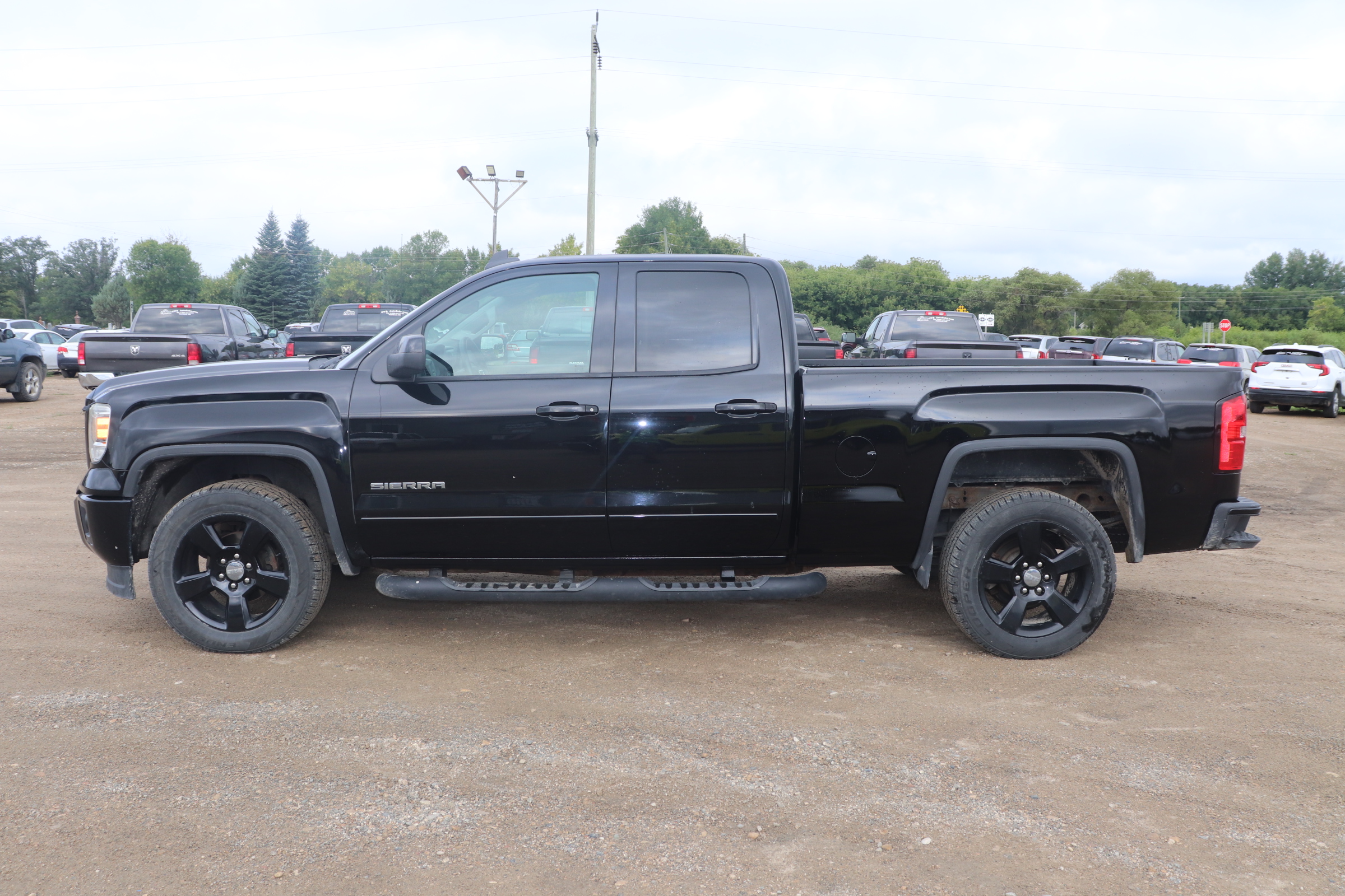 2015 GMC Sierra 1500 (G)(S)(5) Base Double Cab 4WD - 5