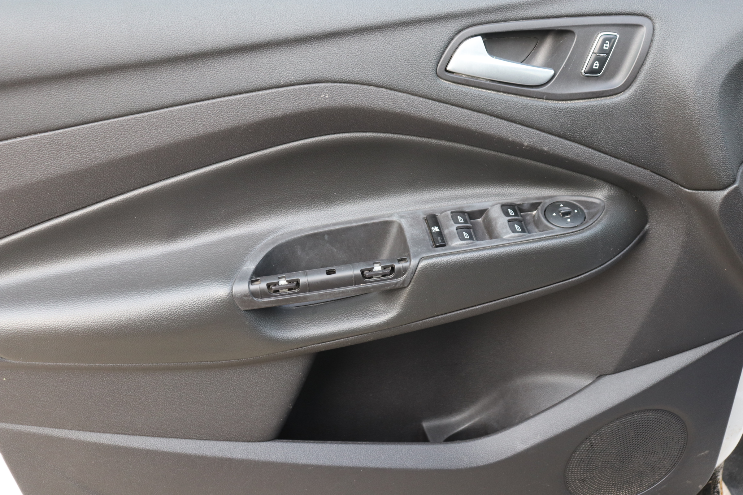 2013 Ford Escape (Y)(D)(5) SE 4WD - 10