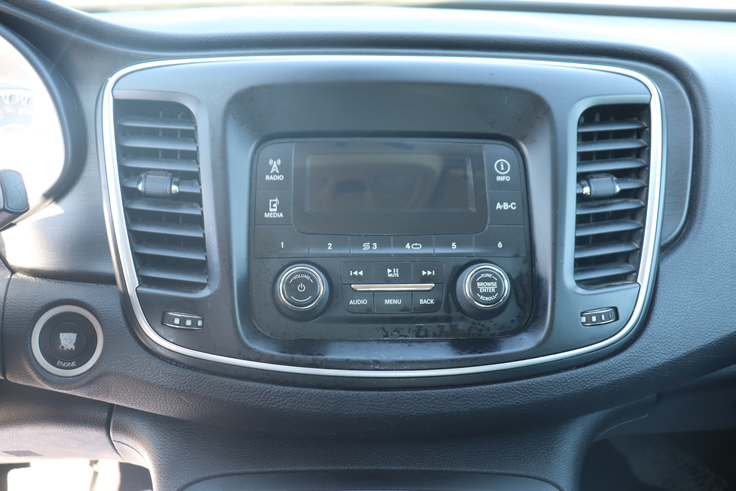 2015 Chrysler 200 (R)(E)(5) LX - 12