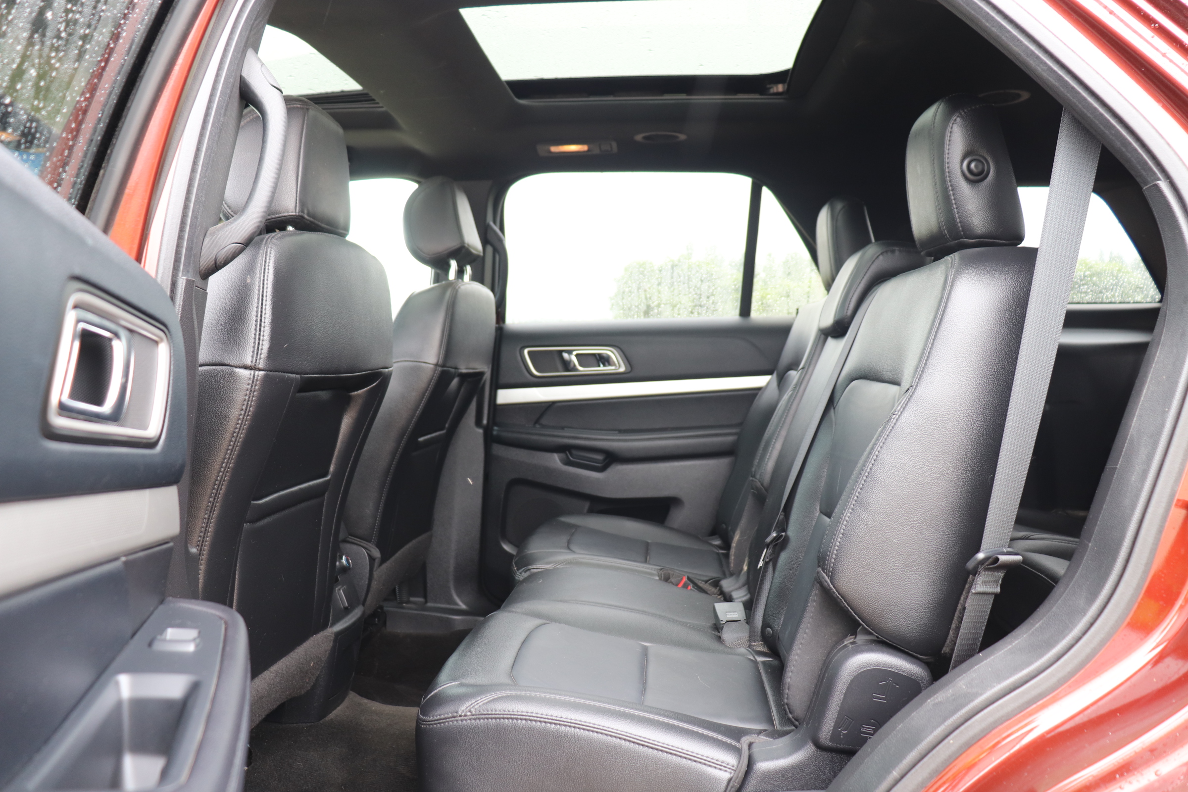 2016 Ford Explorer (R)(P)(7) XLT 4WD - 10