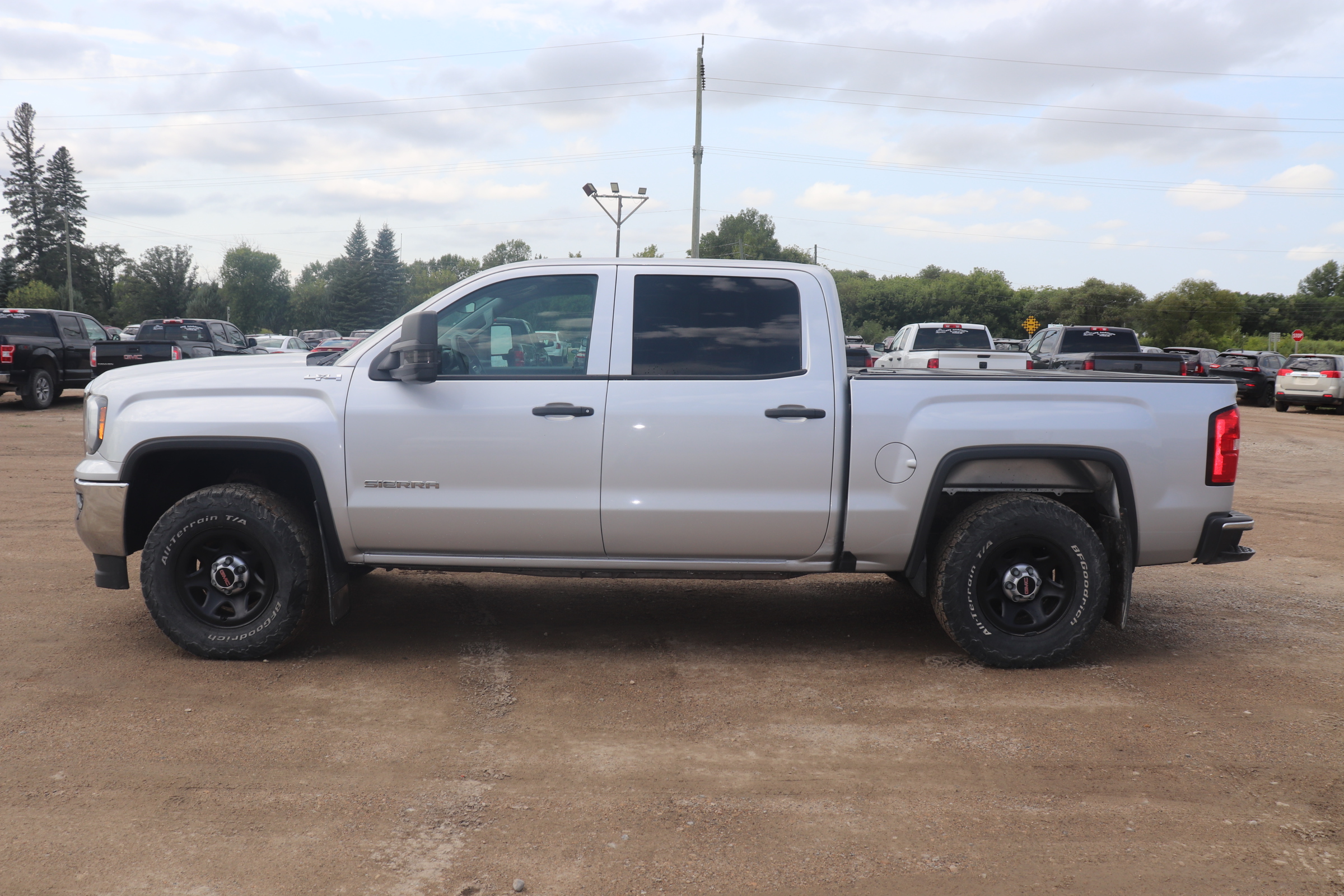 2016 GMC Sierra 1500 (R)(S)(5) Base Crew Cab Short Box 4WD - 5