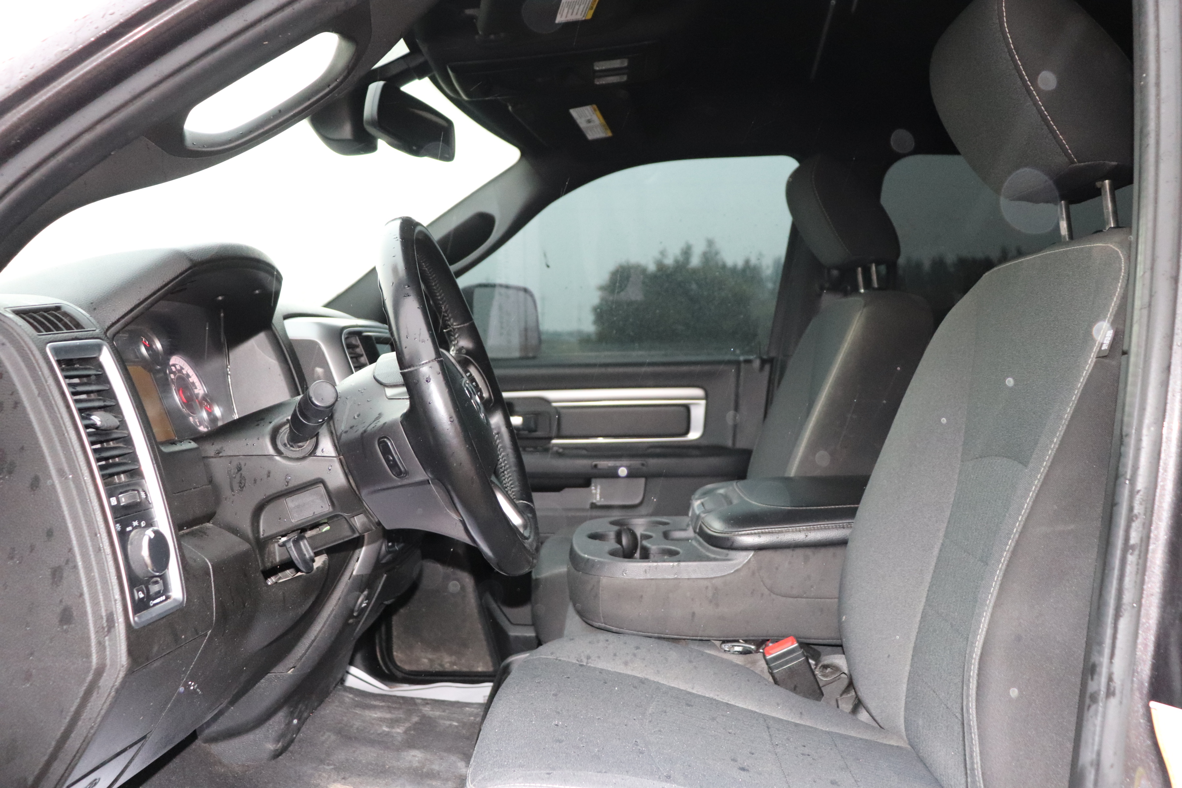 2022 RAM 1500 Classic (R)(Z+)(6) Tradesman Crew Cab SWB 4WD - 11