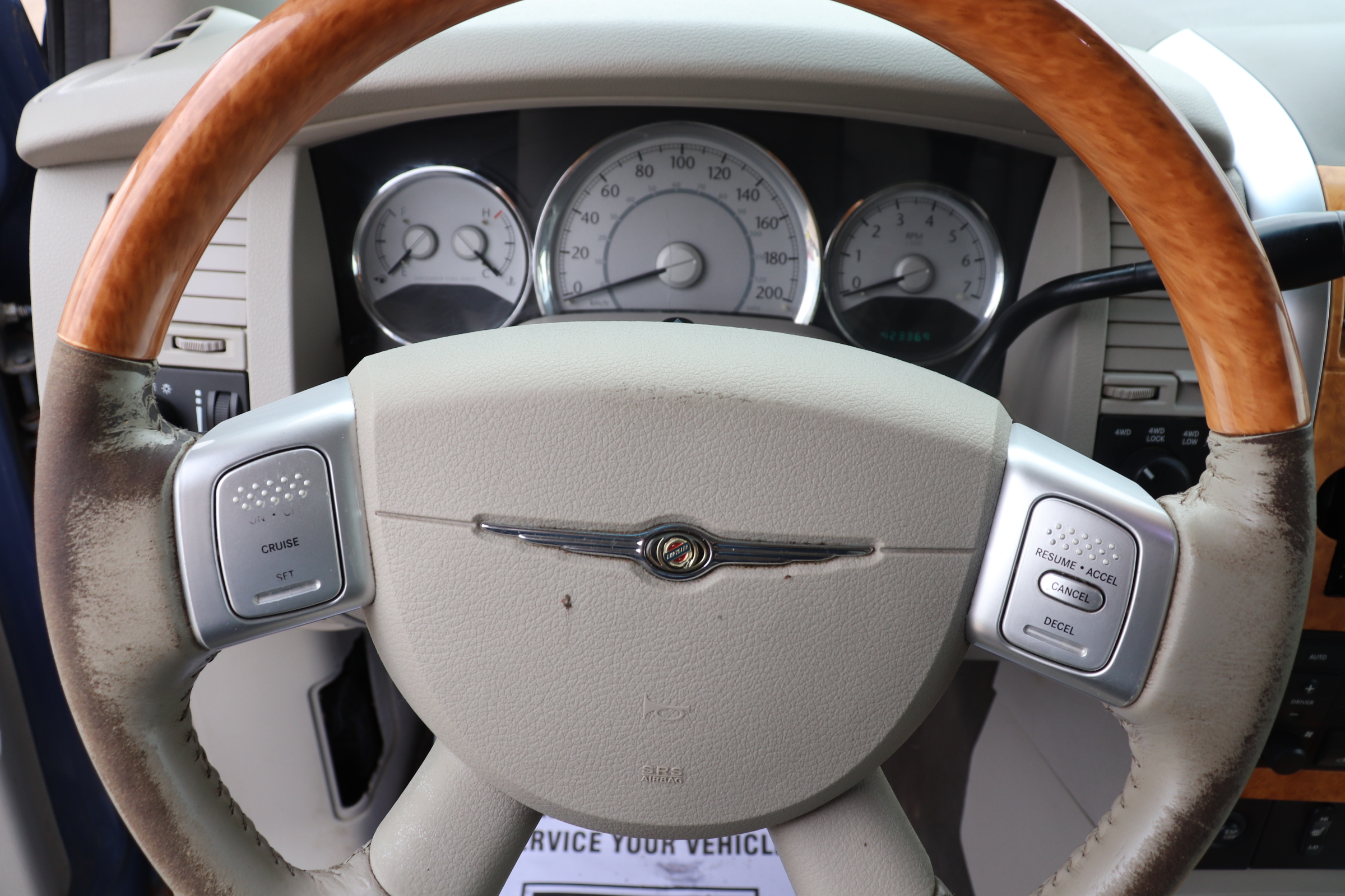 2007 Chrysler Aspen (R)(D)(7) Limited 4WD - 13