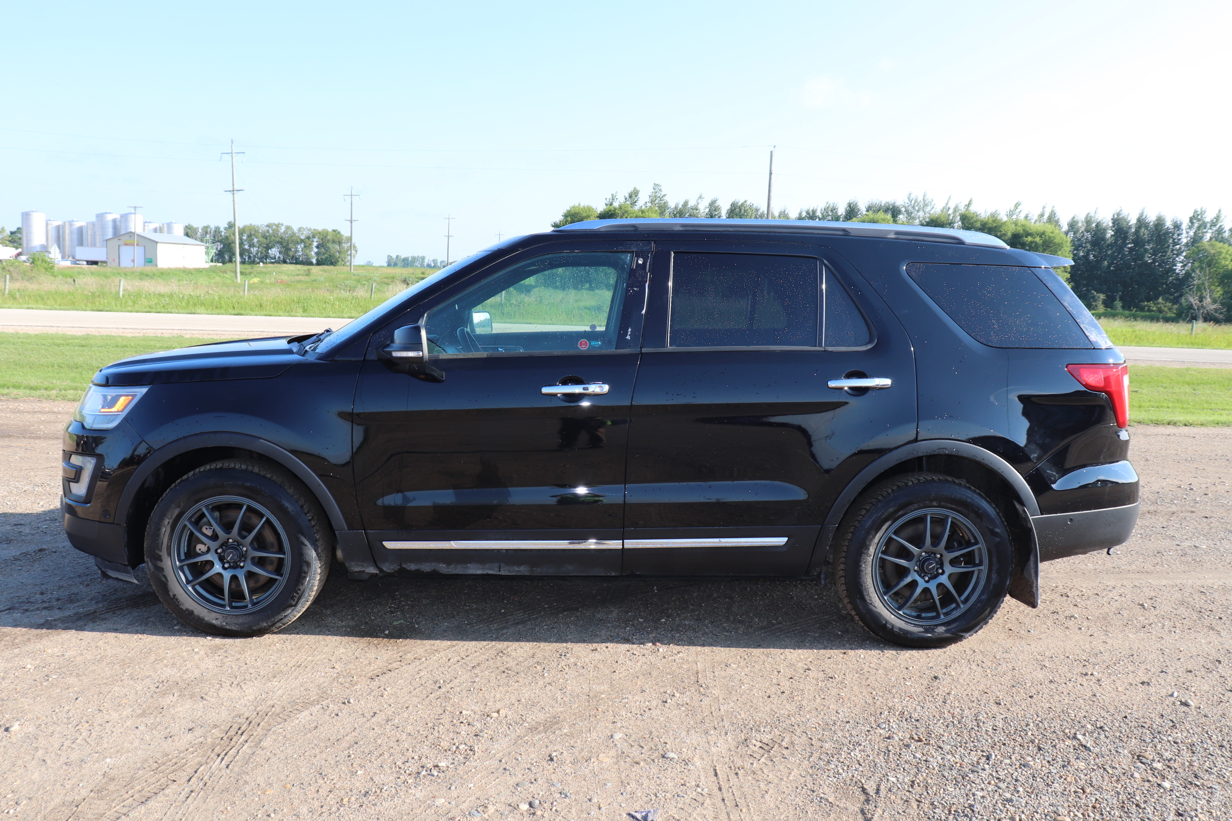 2017 Ford Explorer (R)(P)(7) Limited 4WD - 4
