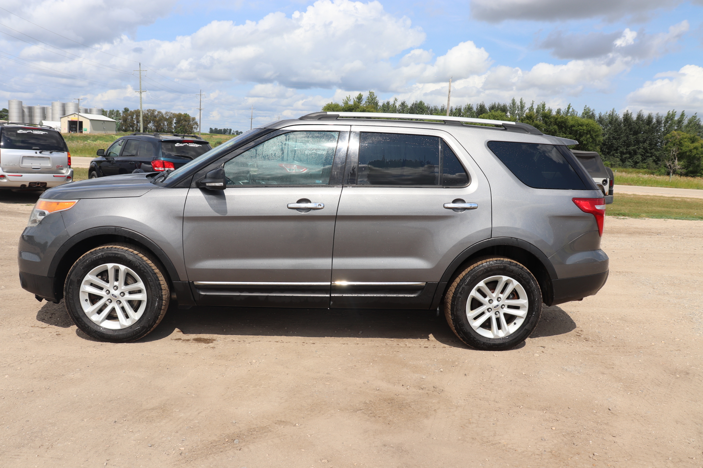 2014 Ford Explorer (R)(J)(7) XLT 4WD - 5
