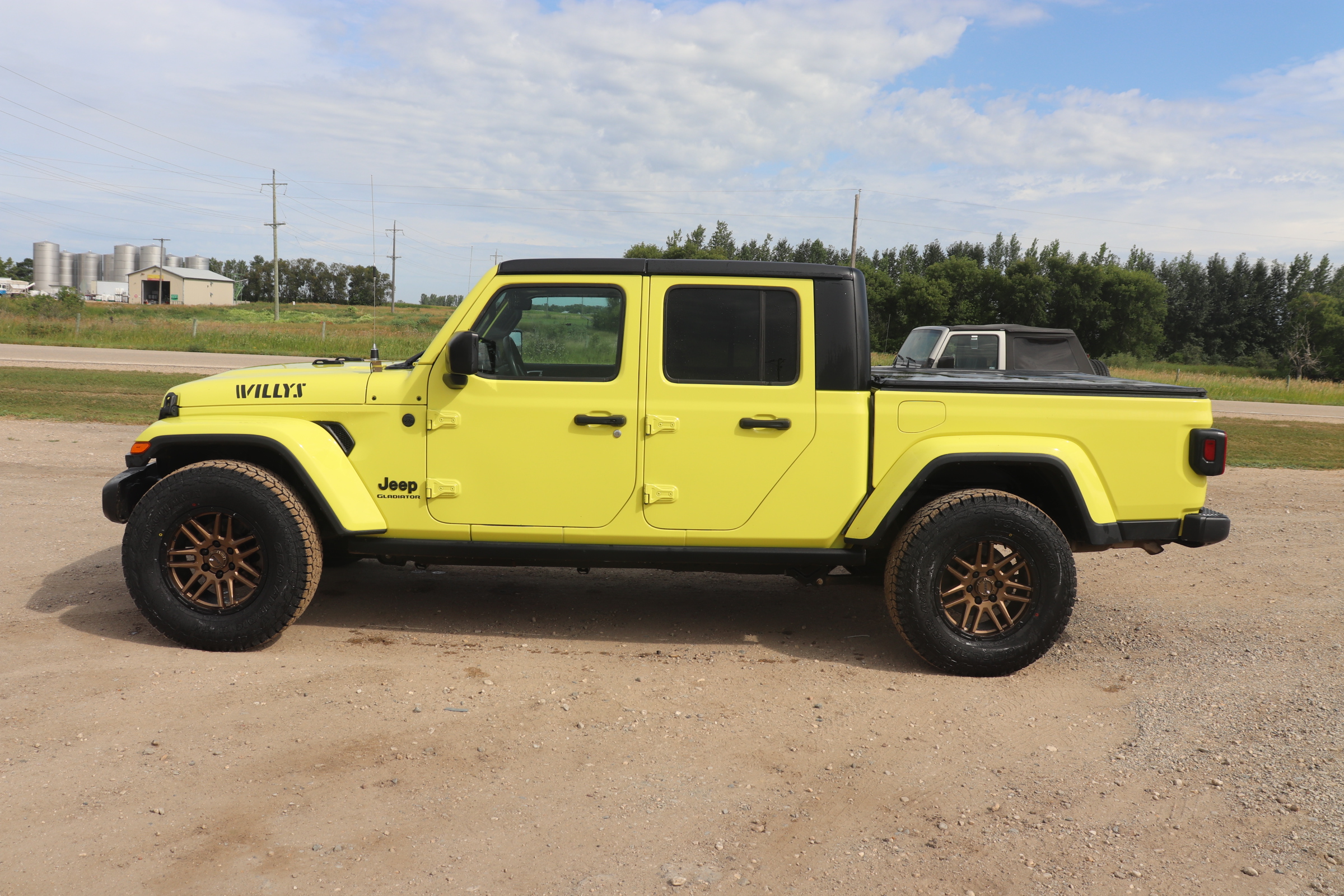 2023 Jeep Gladiator (G)(5) Sport - 4