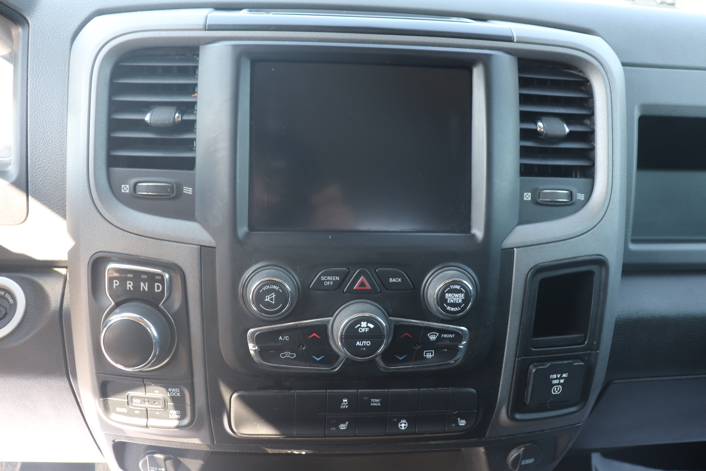 2020 RAM 1500 Classic (G)(W)(6) Tradesman Quad Cab 4WD - 14