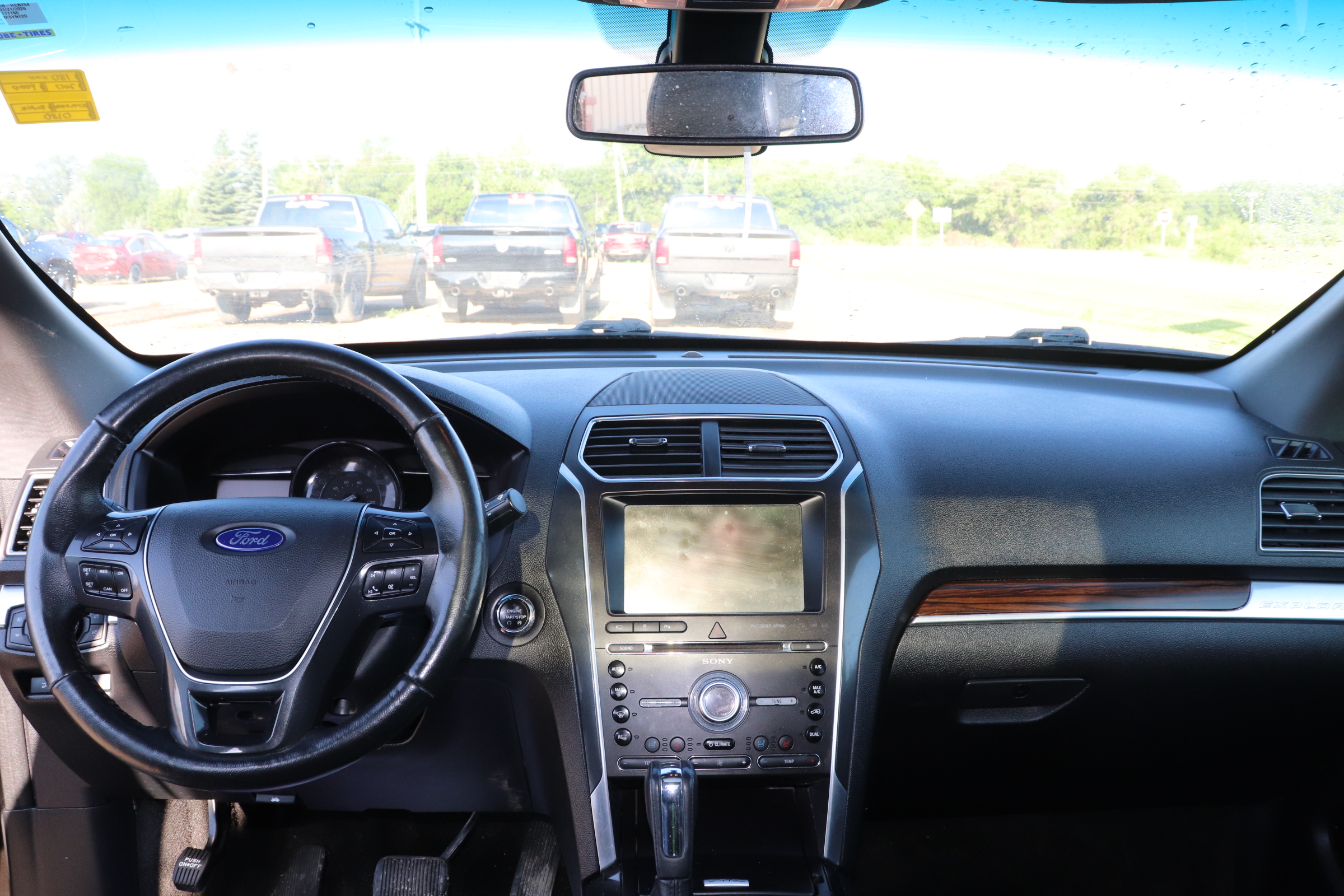 2017 Ford Explorer (R)(P)(7) Limited 4WD - 10