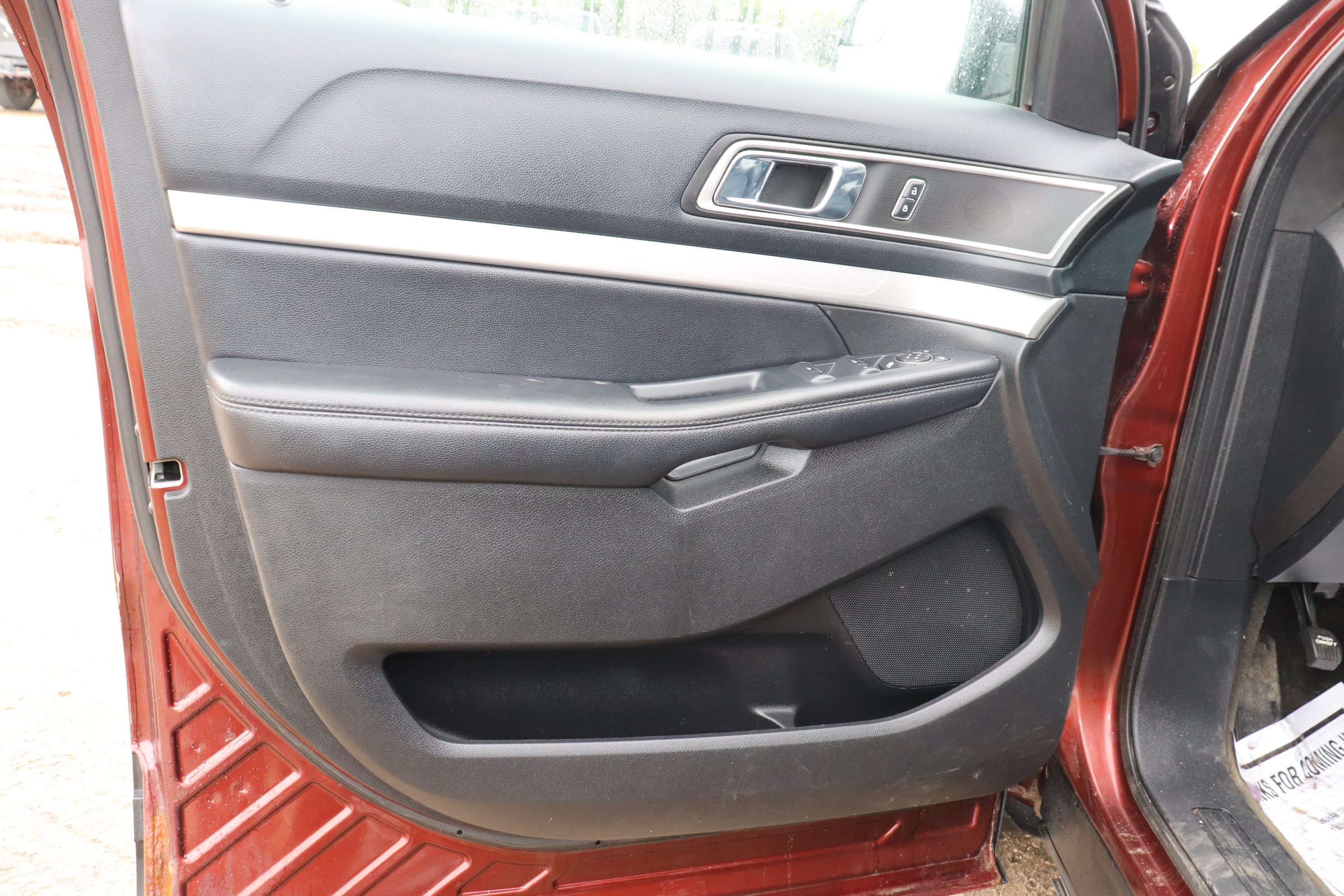 2016 Ford Explorer (R)(P)(7) XLT 4WD - 12