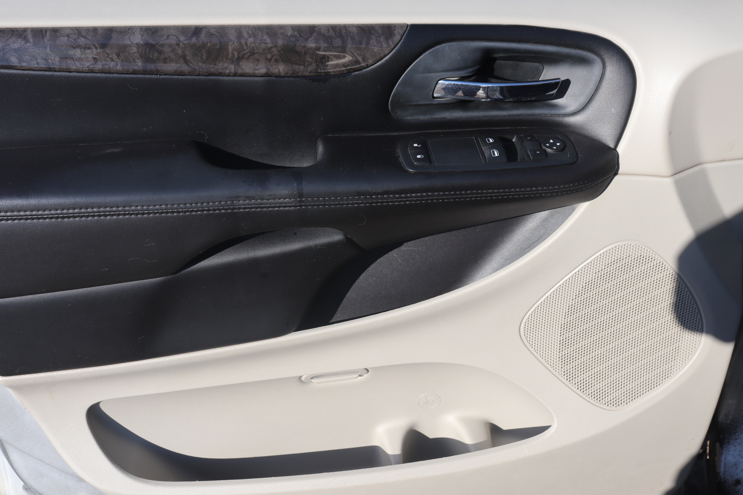 2011 Dodge Grand Caravan (R)(D)(7) Express - 9