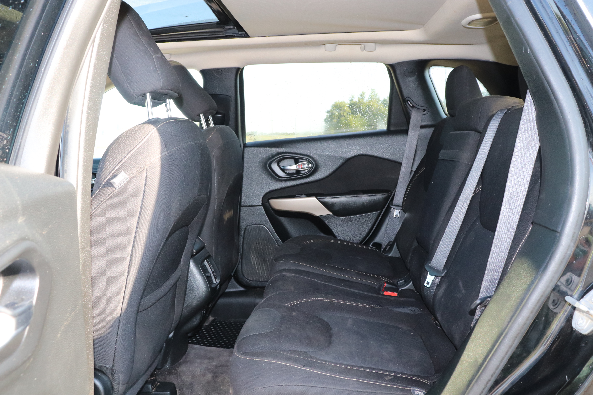 2018 Jeep Cherokee (R)(F)(5) Latitude 4WD - 13