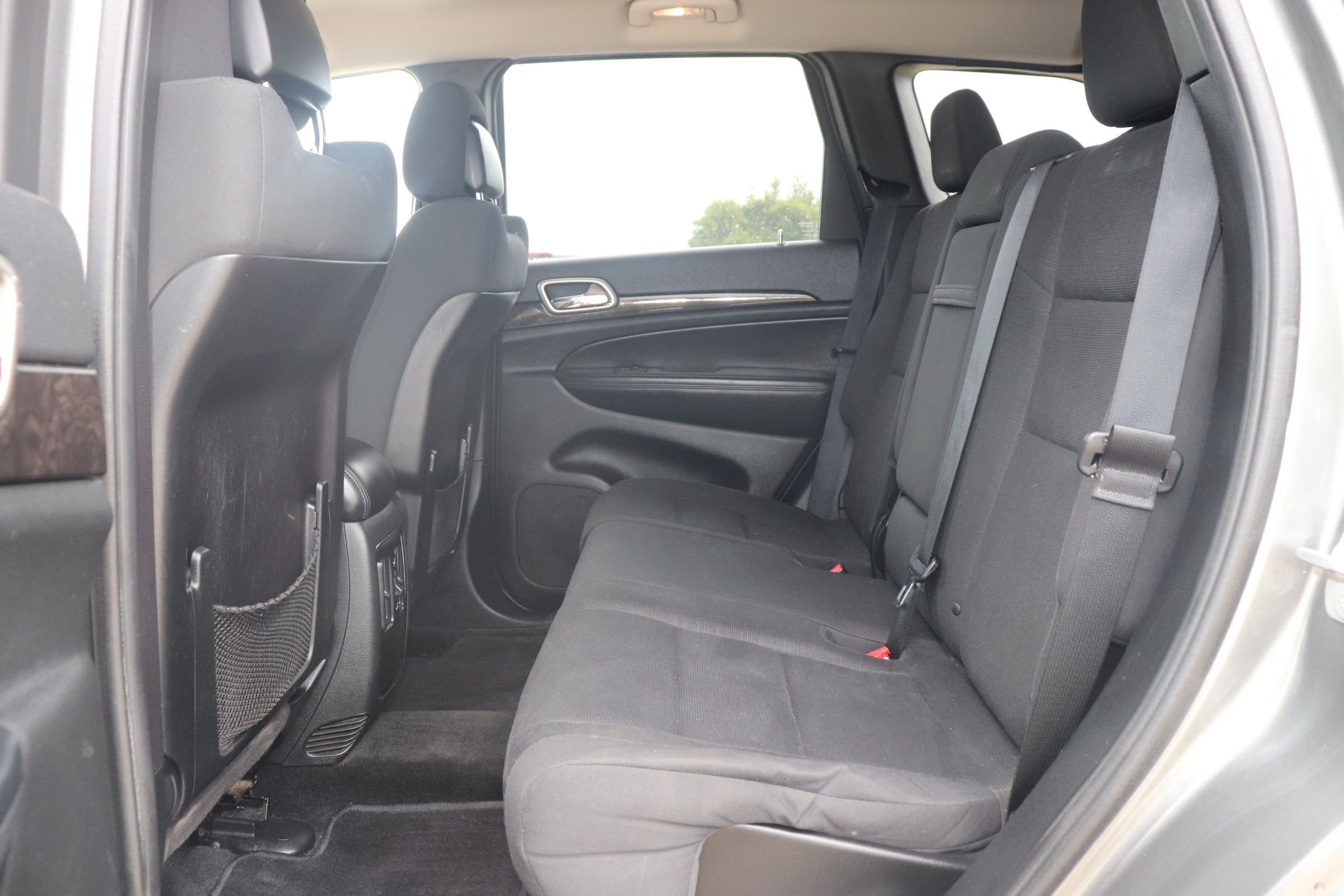 2012 Jeep Grand Cherokee (R)(G)(5) Laredo 4WD - 13
