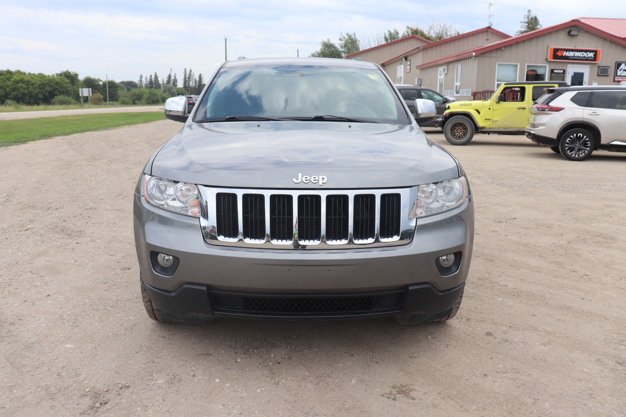 2012 Jeep Grand Cherokee (R)(G)(5) Laredo 4WD - 3