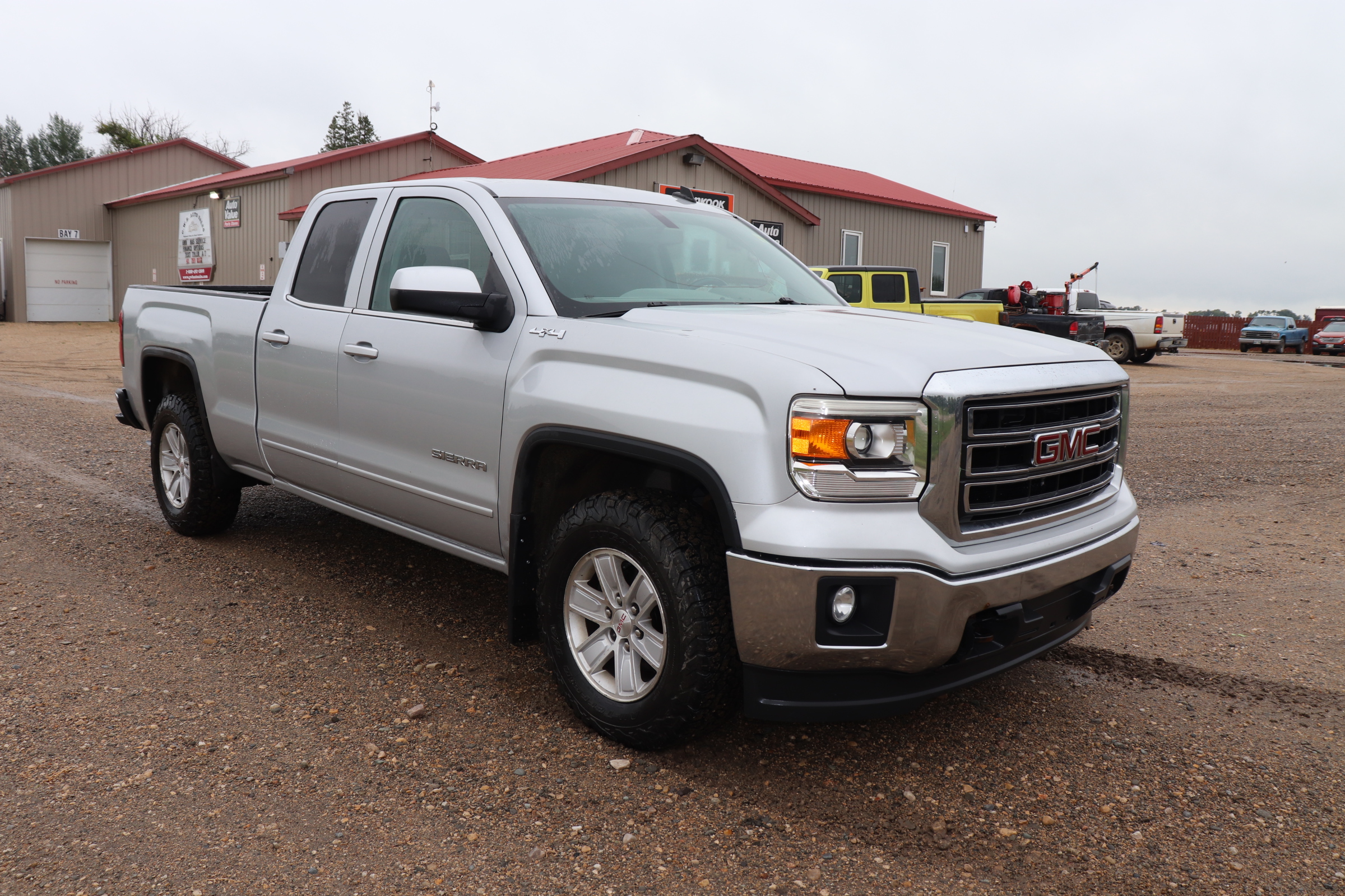 2014 GMC Sierra 1500 (R)(I)(6) SLE Ext. Cab 4WD - 2