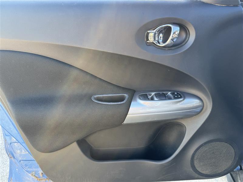 2011 Nissan Juke (R)(E)(5) SV AWD - 10