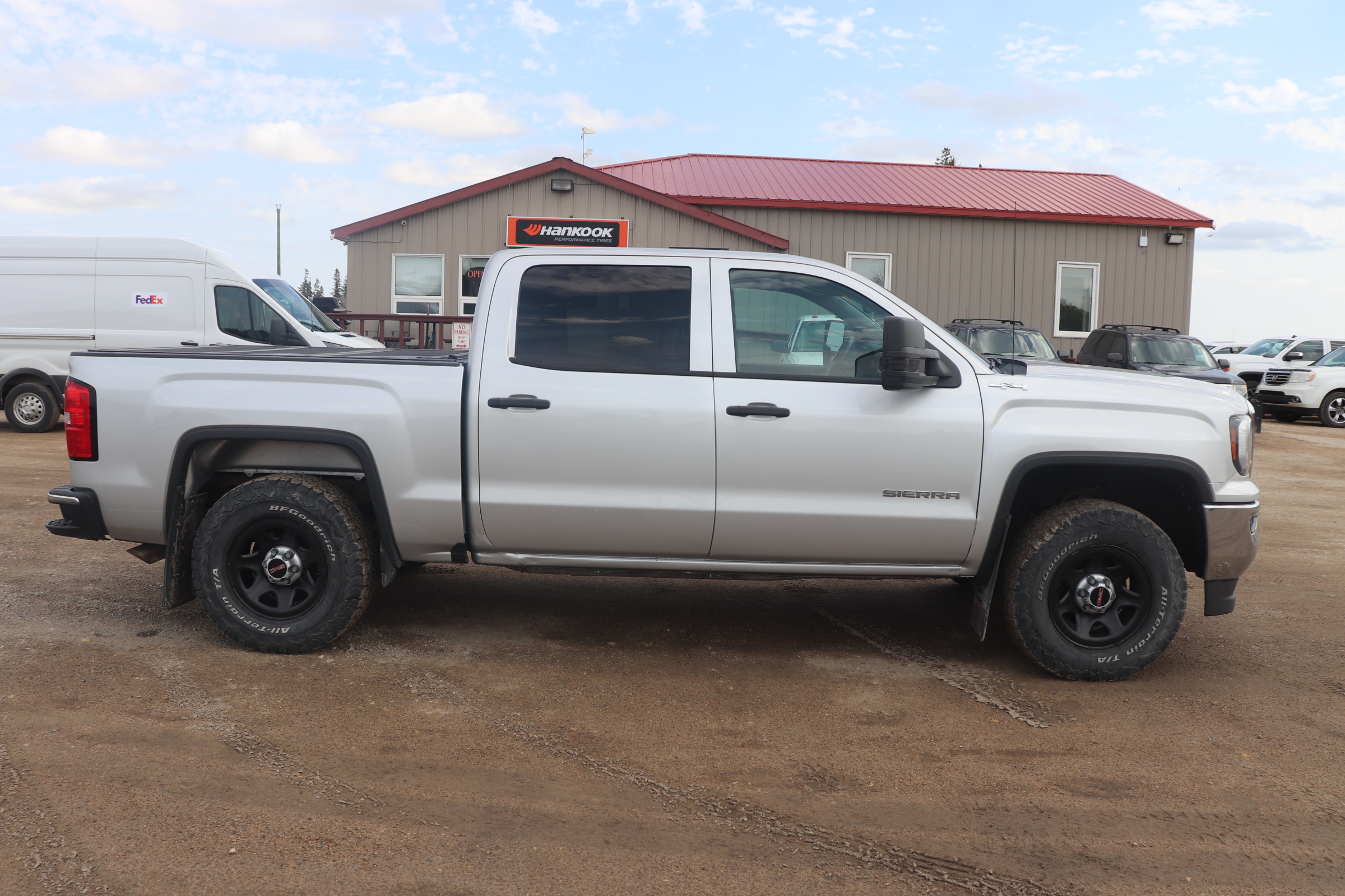 2016 GMC Sierra 1500 (R)(S)(5) Base Crew Cab Short Box 4WD - 4