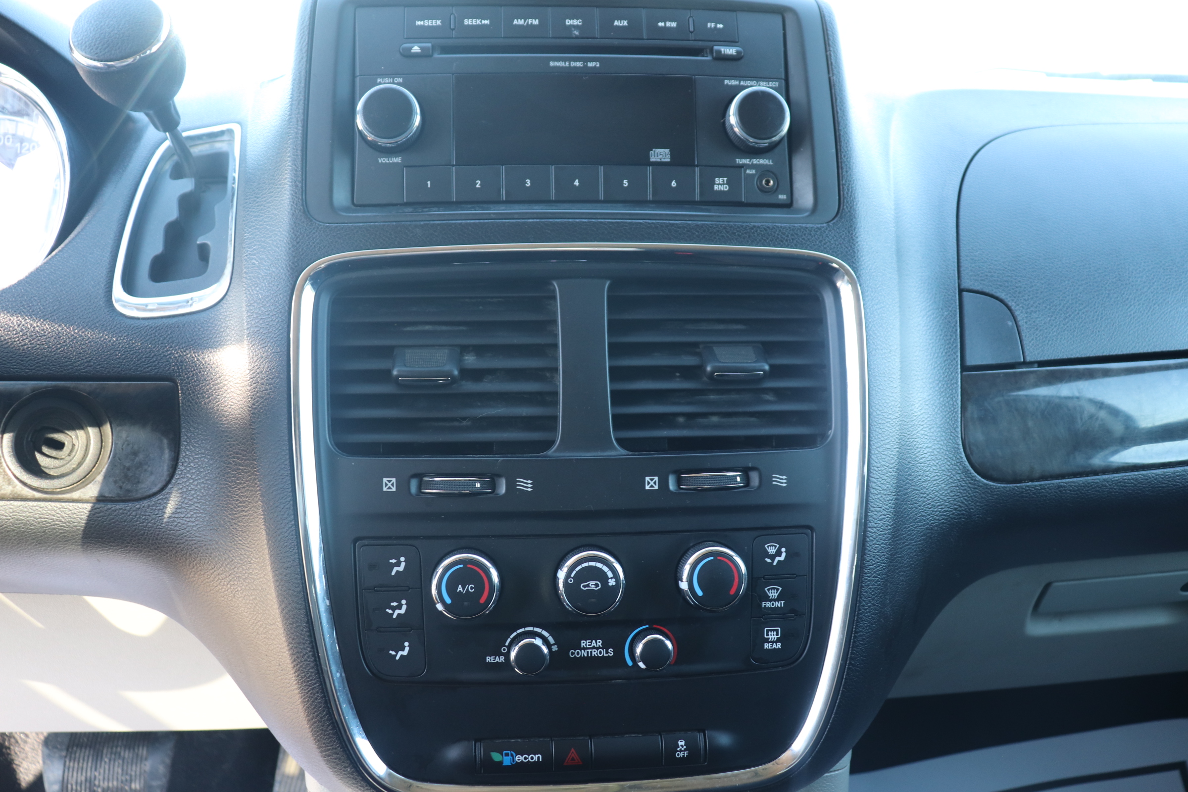 2011 Dodge Grand Caravan (R)(D)(7) Express - 12