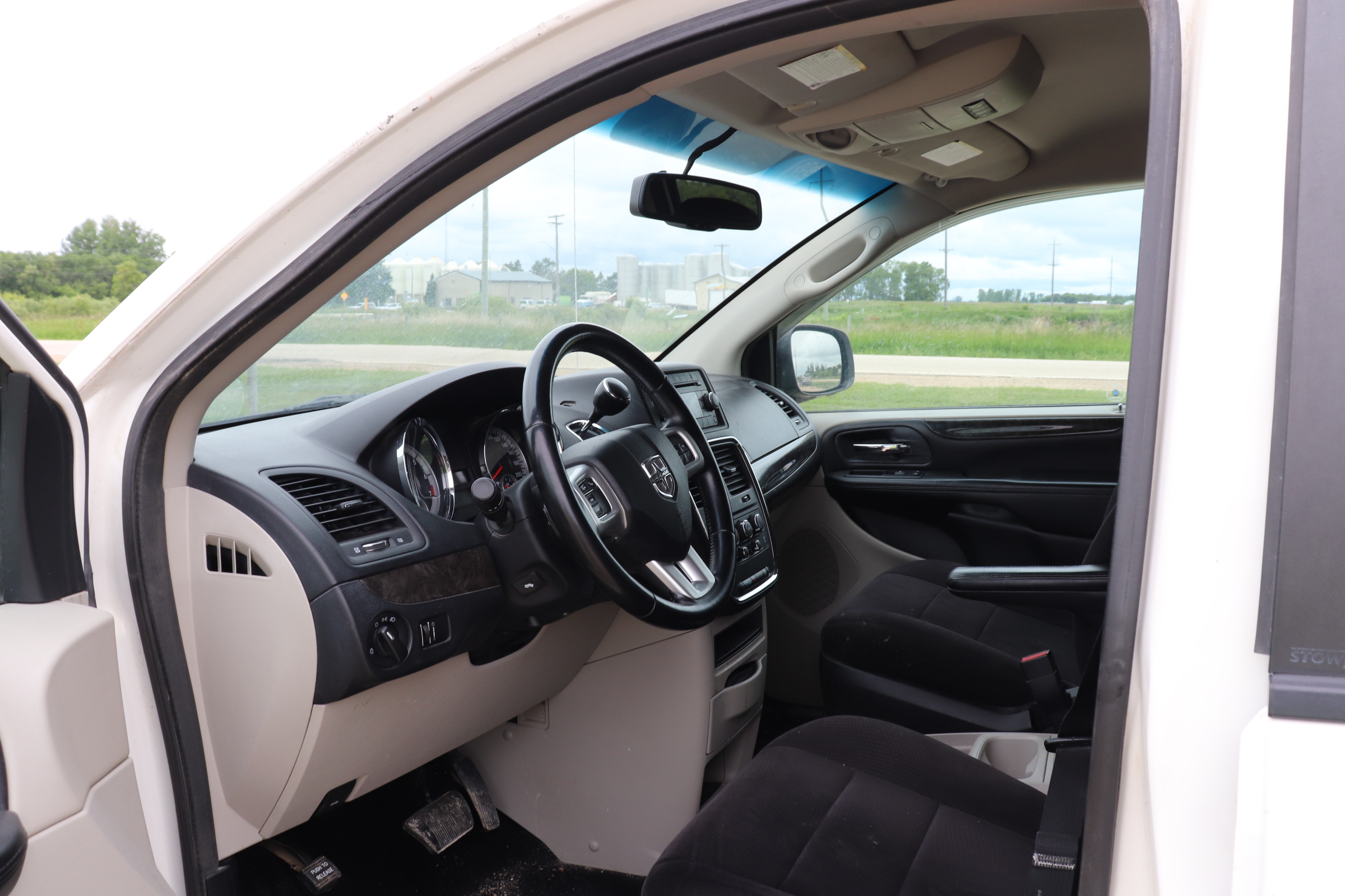 2011 Dodge Grand Caravan (R)(C)(7) Express - 4