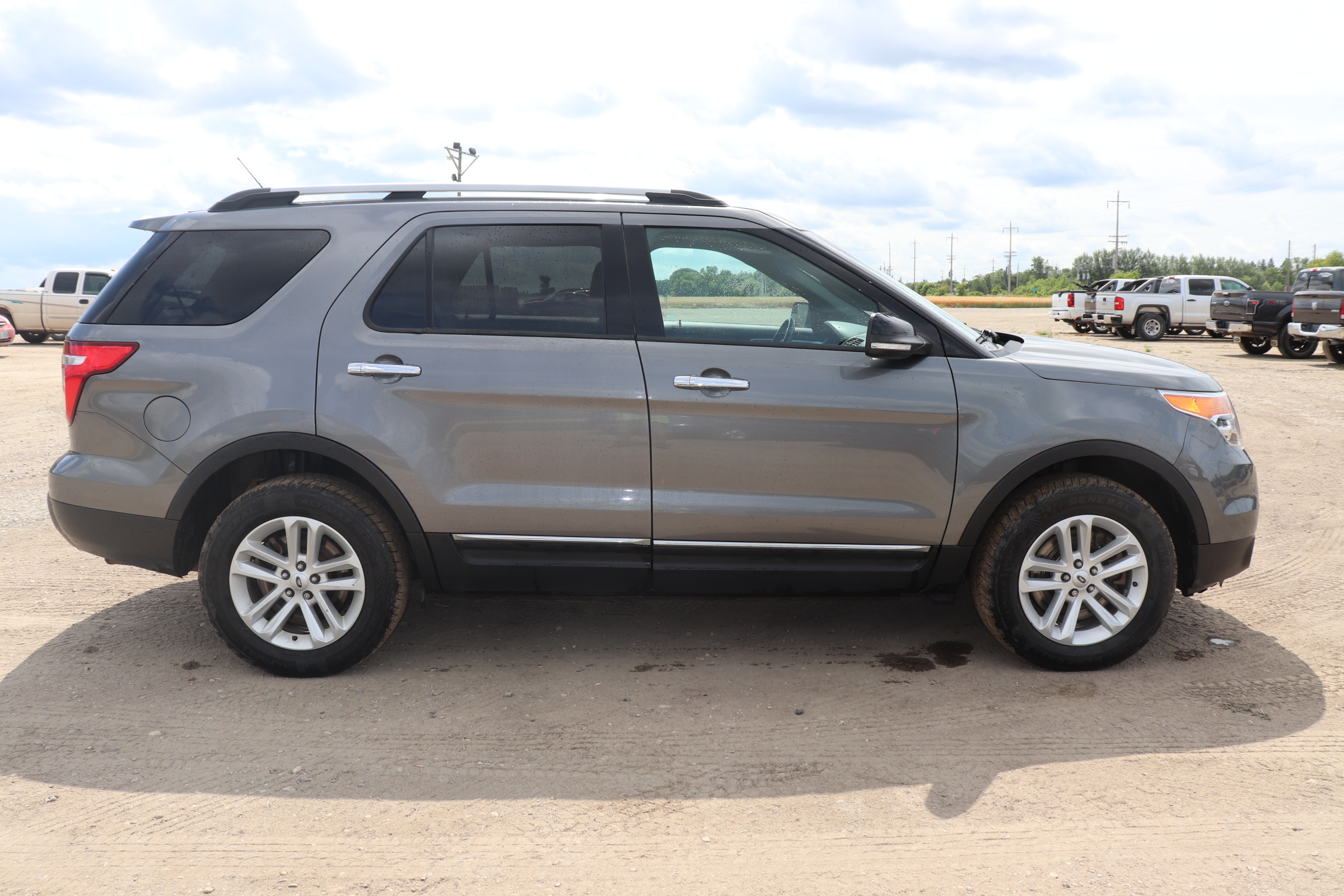 2014 Ford Explorer (R)(J)(7) XLT 4WD - 4