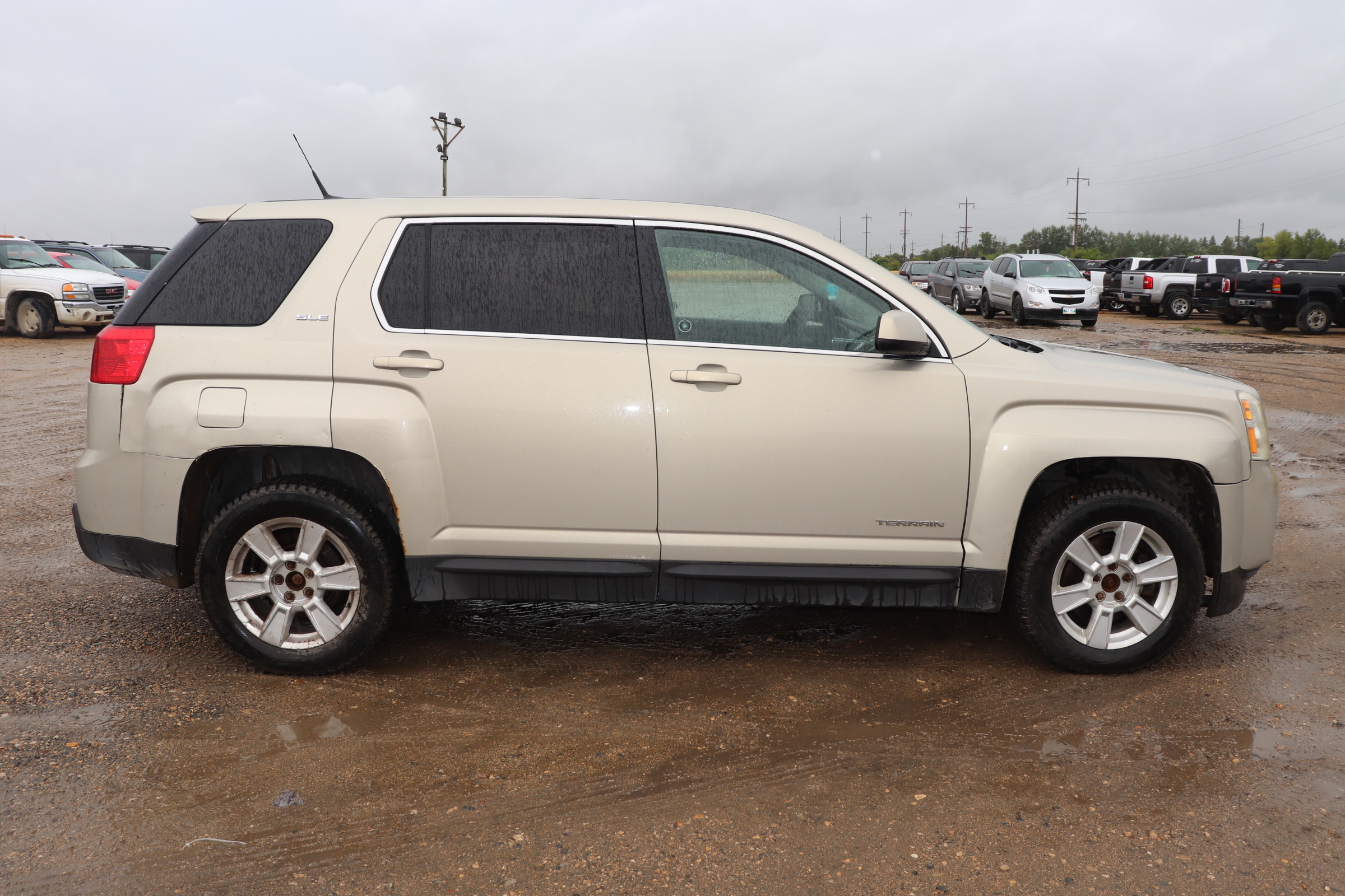 2011 GMC Terrain (R)(C)(5) SLE1 AWD - 3