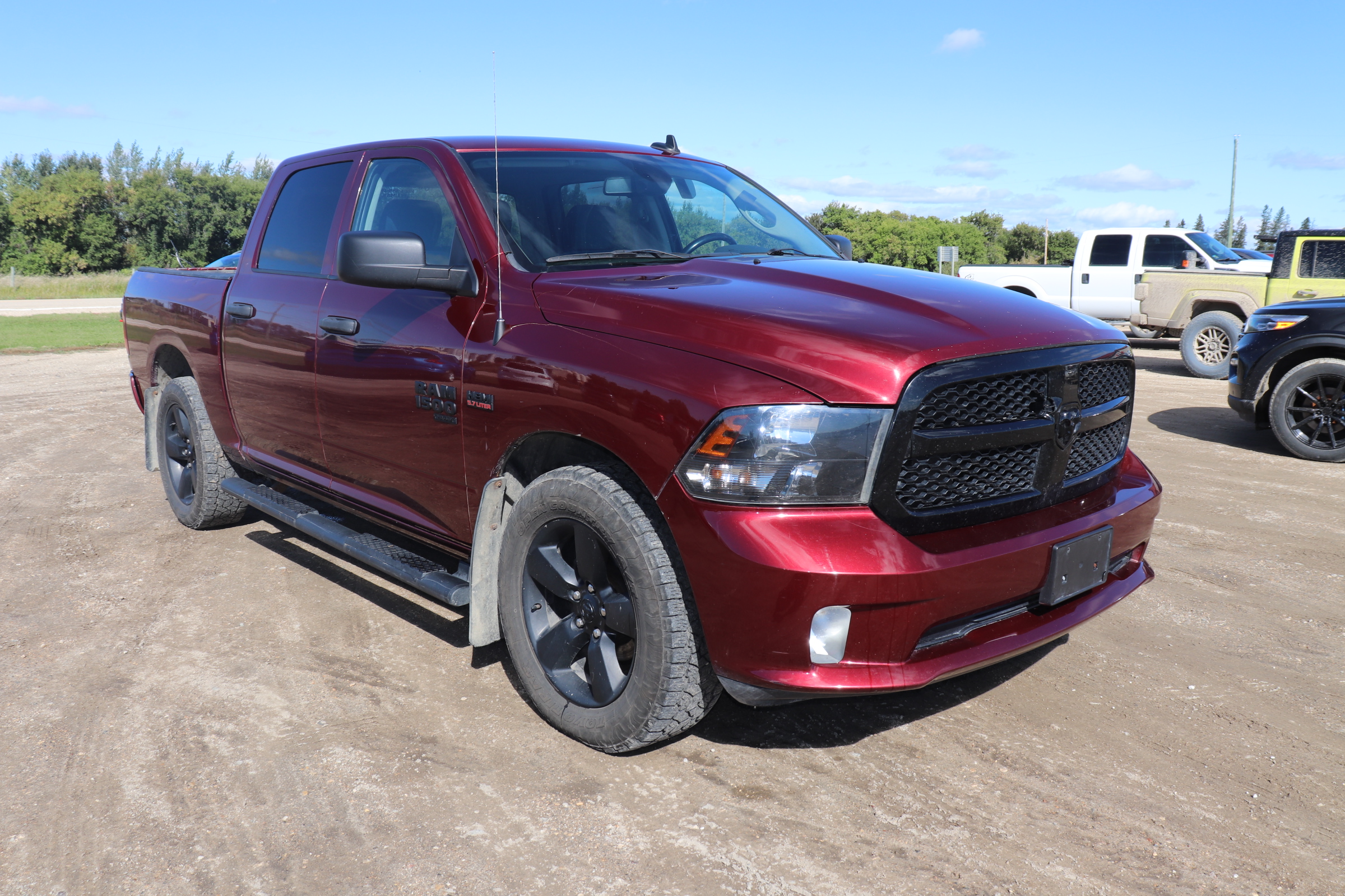 2021 RAM 1500 Classic (R)(W)(5) Tradesman Crew Cab SWB 4WD - 2