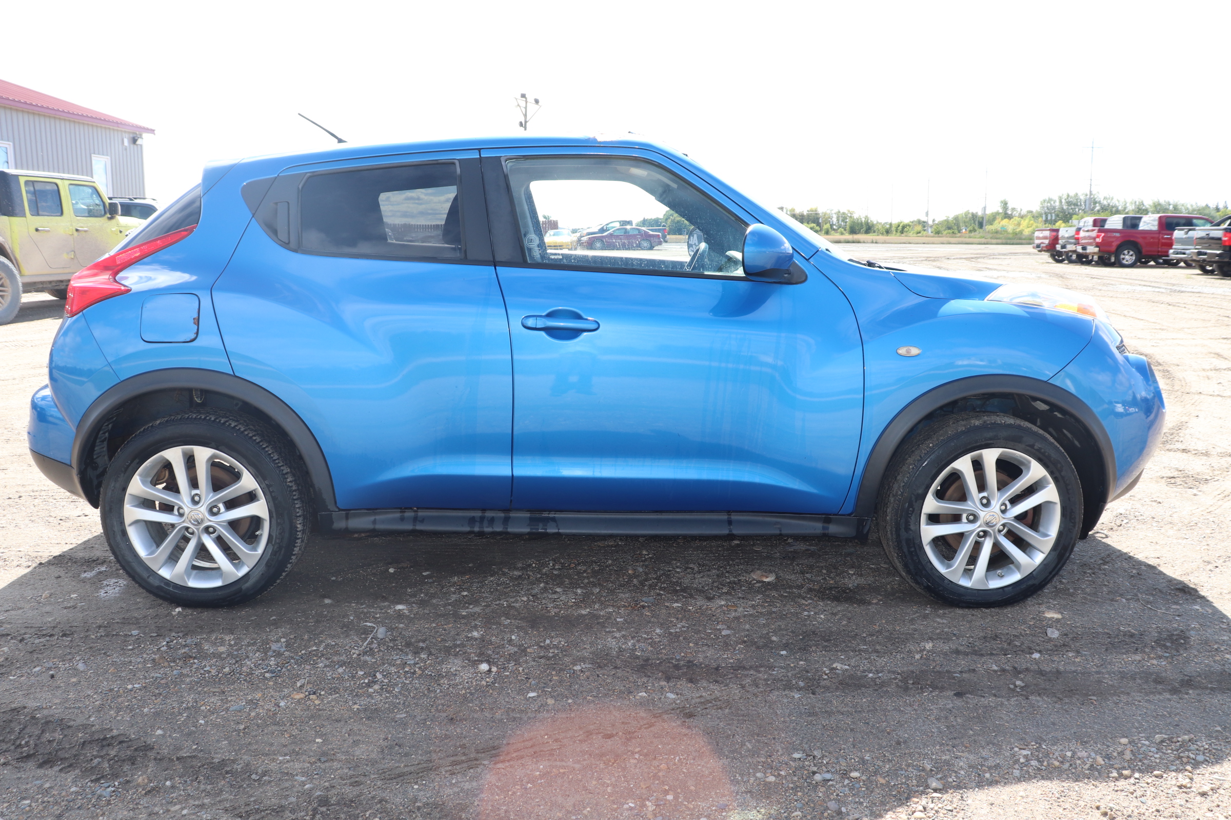 2011 Nissan Juke (R)(E)(5) SV AWD - 5