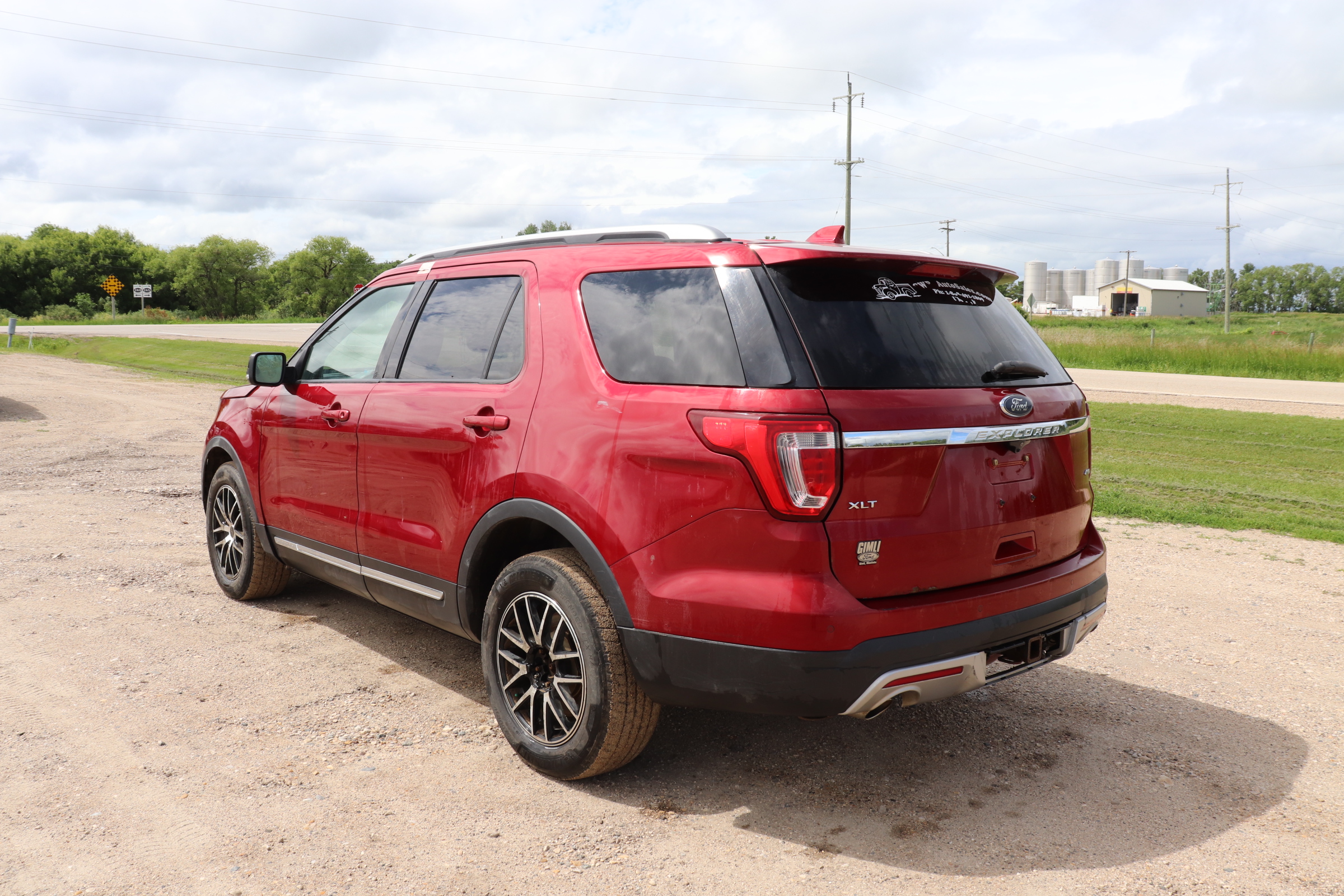 2017 Ford Explorer (R)(J)(7) XLT 4WD - 3
