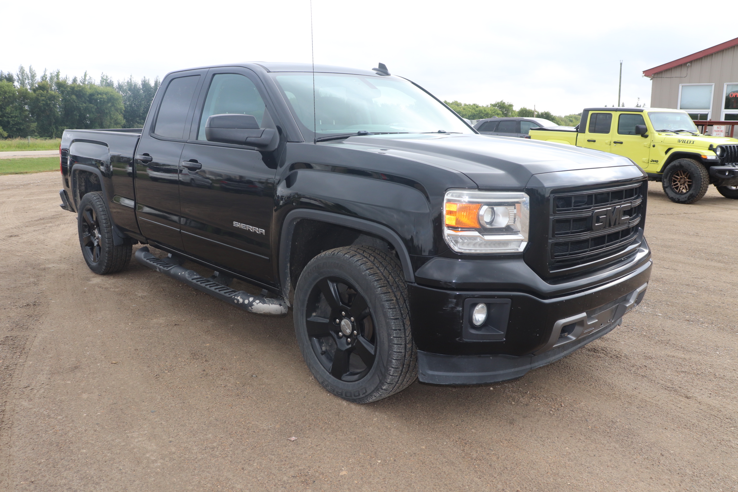 2015 GMC Sierra 1500 (G)(S)(5) Base Double Cab 4WD - 2